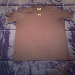 LIKE NEW - Under Armour Workout Shirt